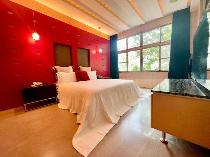 lake mountain view hotel