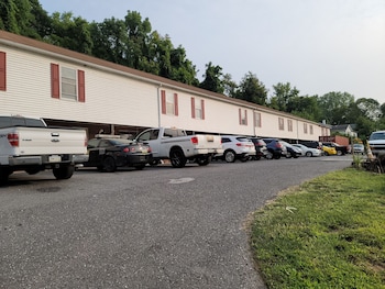 Stardust Motel,,2.5 star