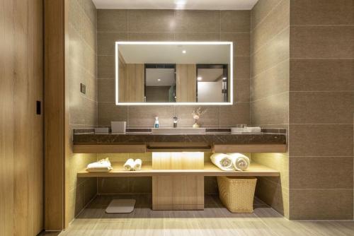 atour hotel zhuhai xiangzhou aoyuan plaza