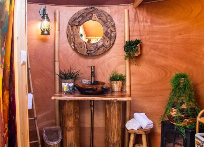 2 cuori e 1 yurta glamping in tuscany adults only