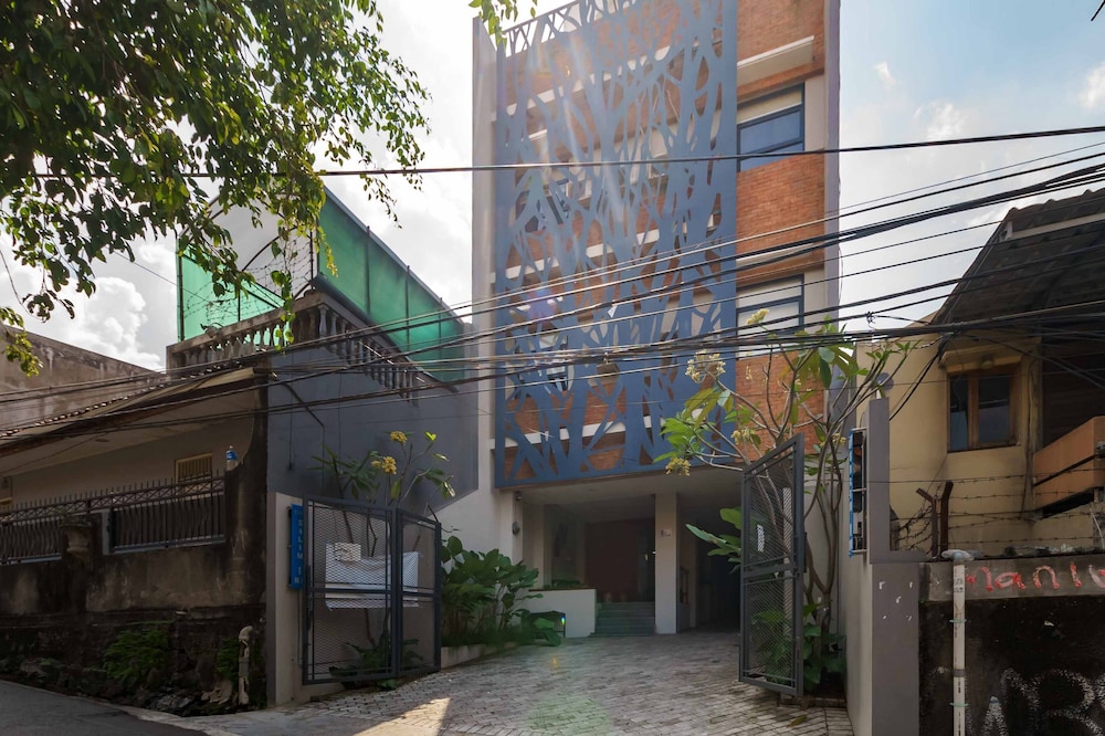 reddoorz plus near radio dalam 3