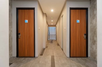 reddoorz plus near radio dalam 3