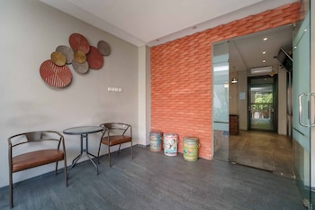 reddoorz plus near radio dalam 3