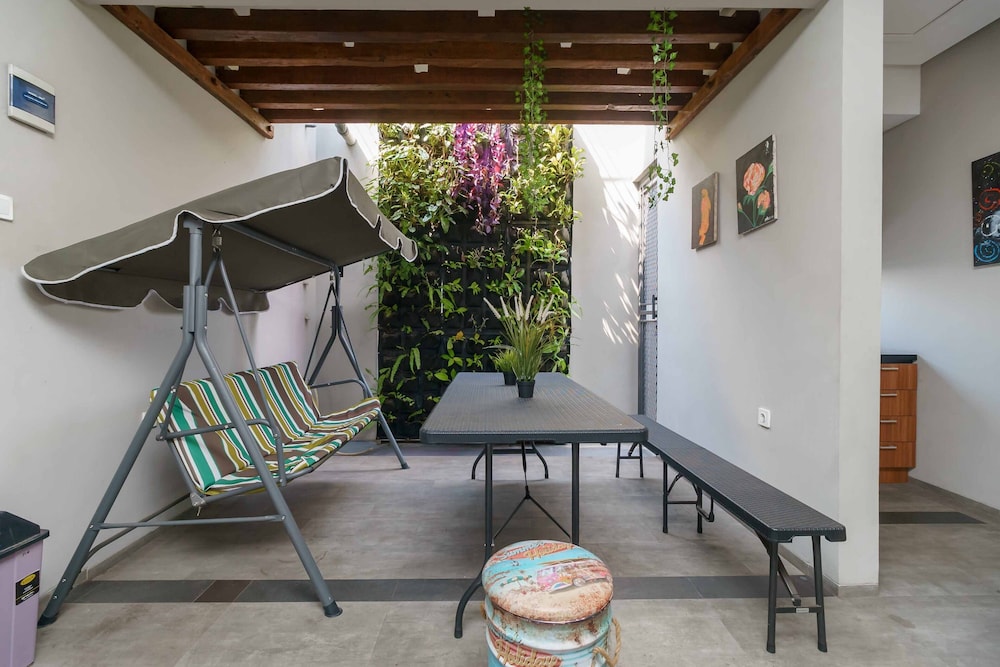 reddoorz plus near radio dalam 3