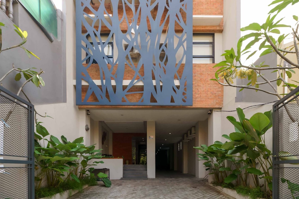 reddoorz plus near radio dalam 3