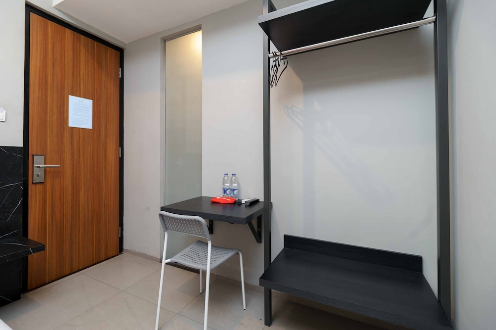 reddoorz plus near radio dalam 3