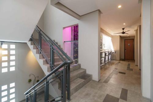 reddoorz plus near radio dalam 3