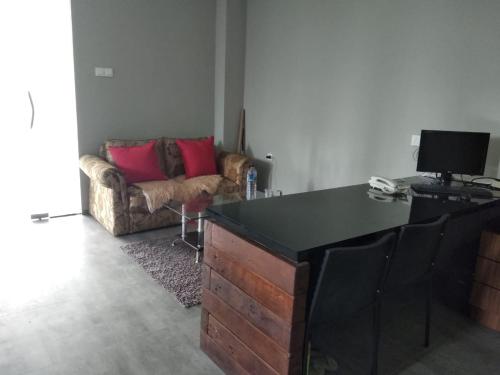 reddoorz plus near radio dalam 3