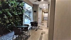 reddoorz plus near radio dalam 3