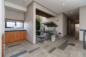 reddoorz plus near radio dalam 3