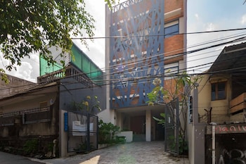 reddoorz plus near radio dalam 3