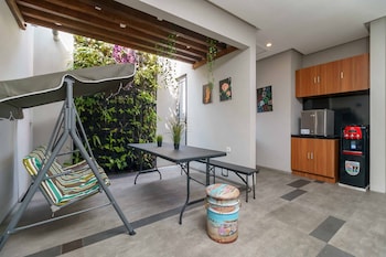 reddoorz plus near radio dalam 3