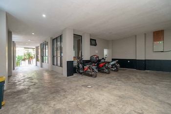 reddoorz plus near radio dalam 3