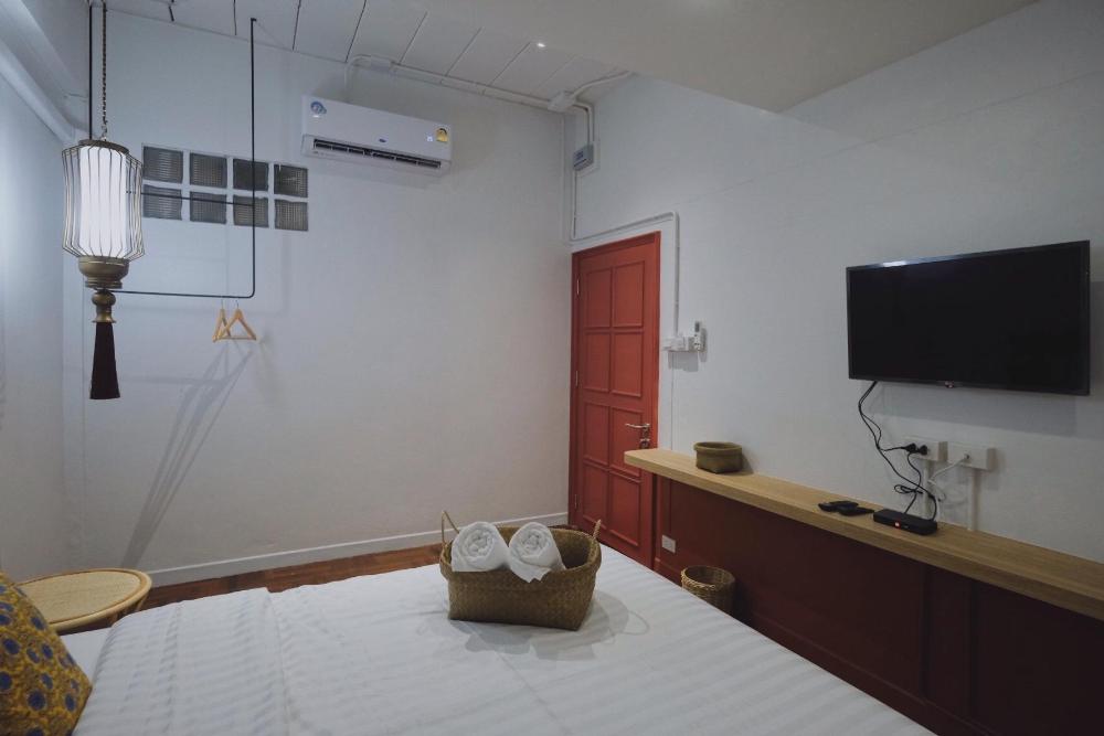 matou hostel and cafe