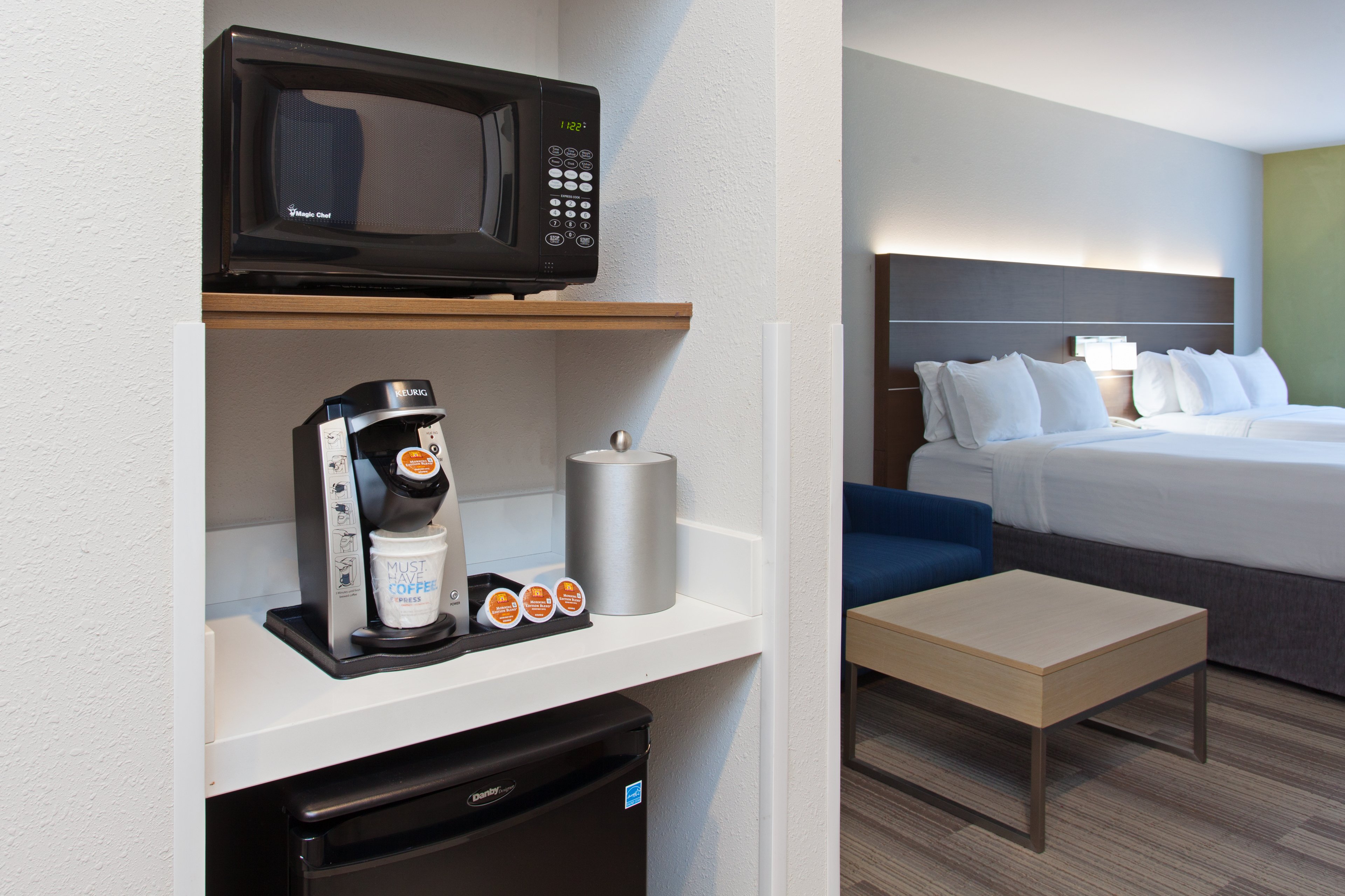 holiday inn express and suites corona by ihg