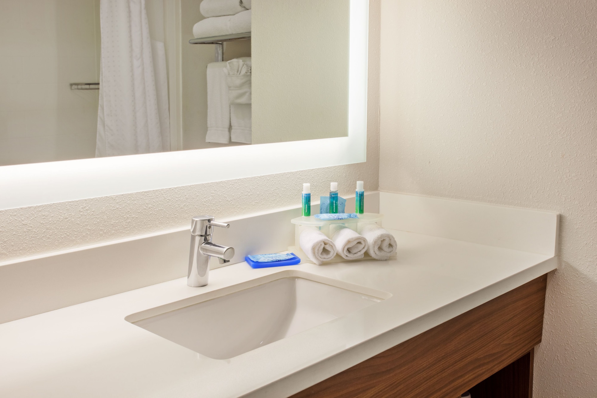 holiday inn express and suites corona by ihg