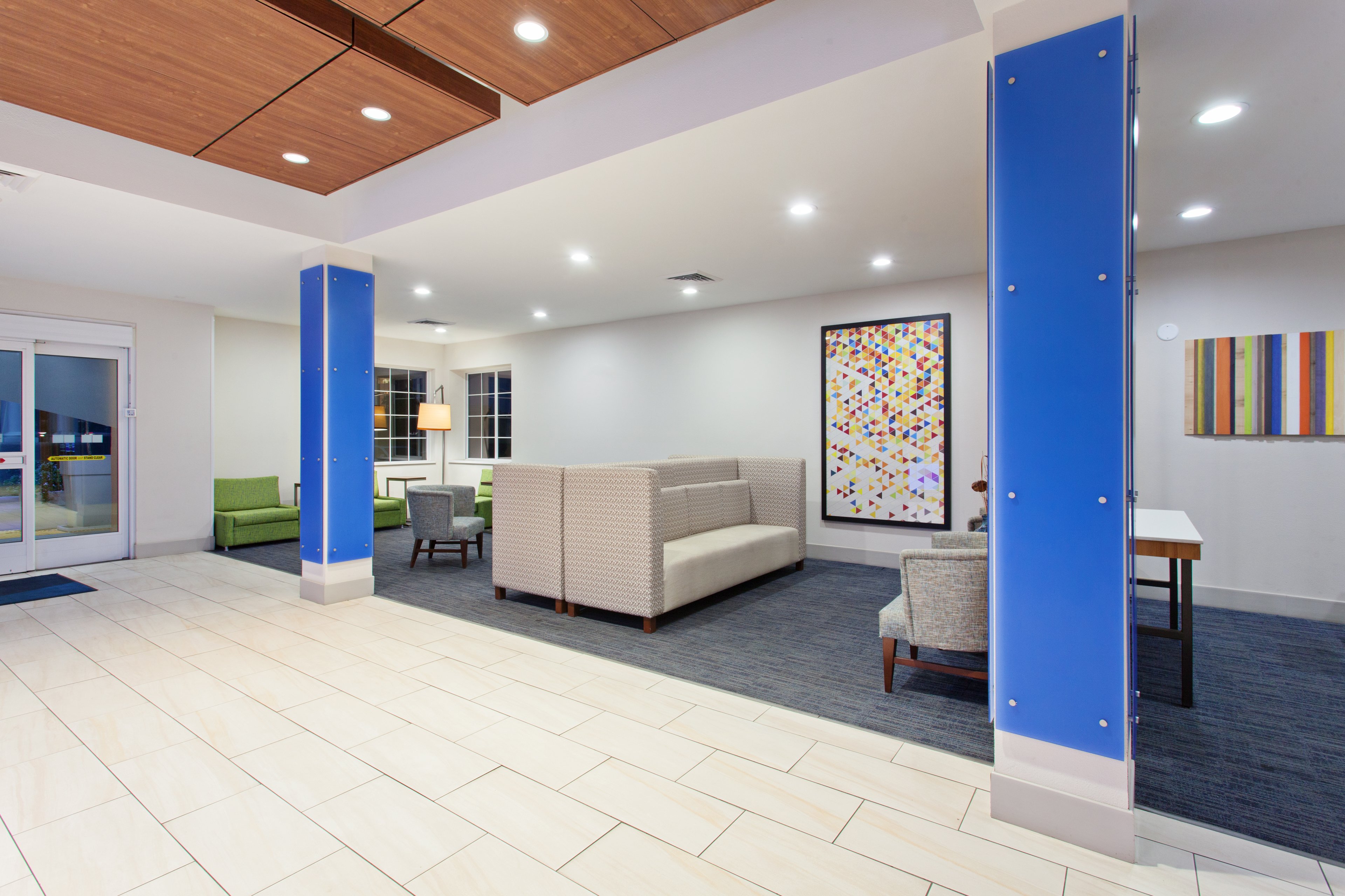 holiday inn express and suites corona by ihg