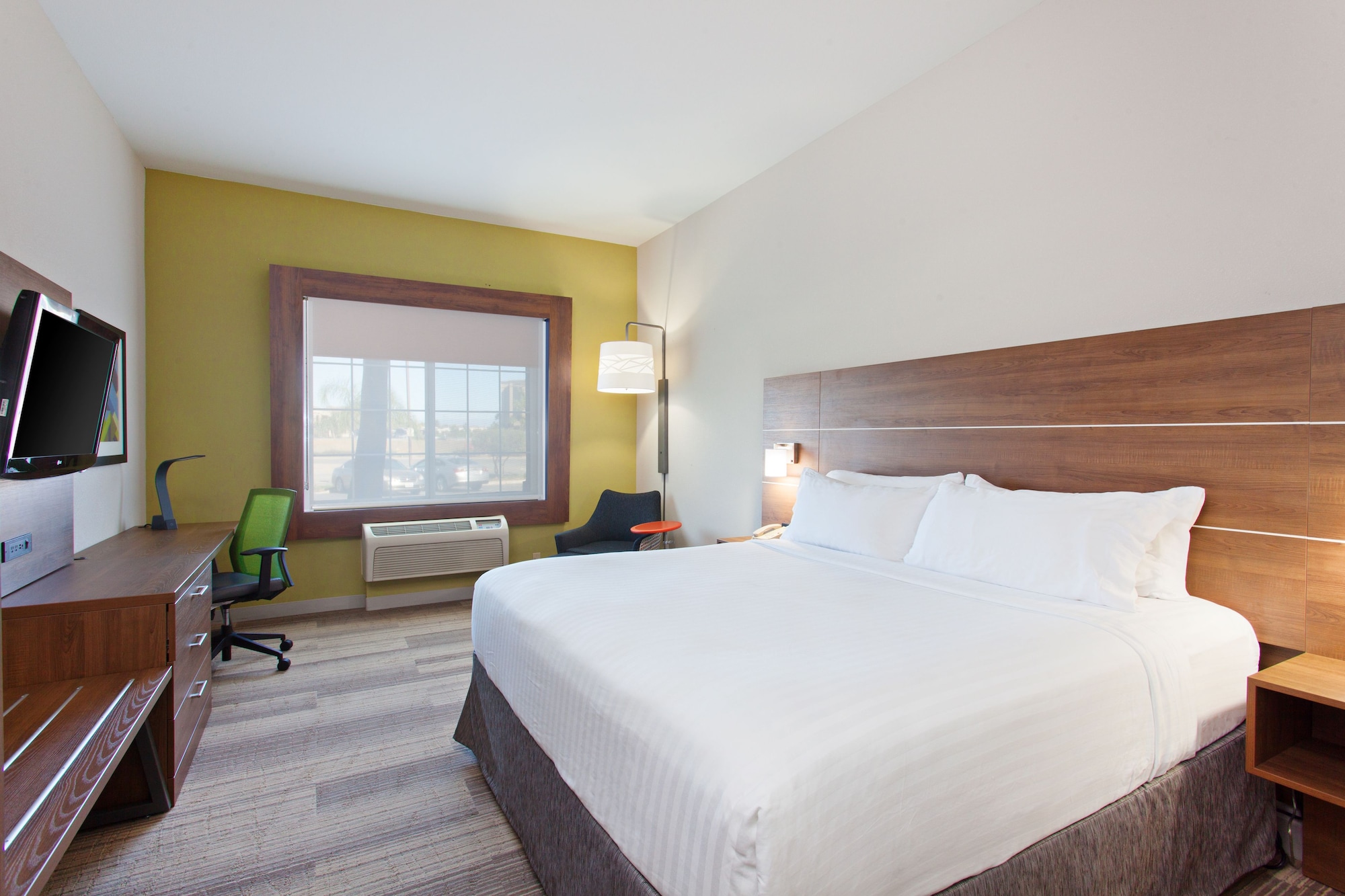 holiday inn express and suites corona by ihg