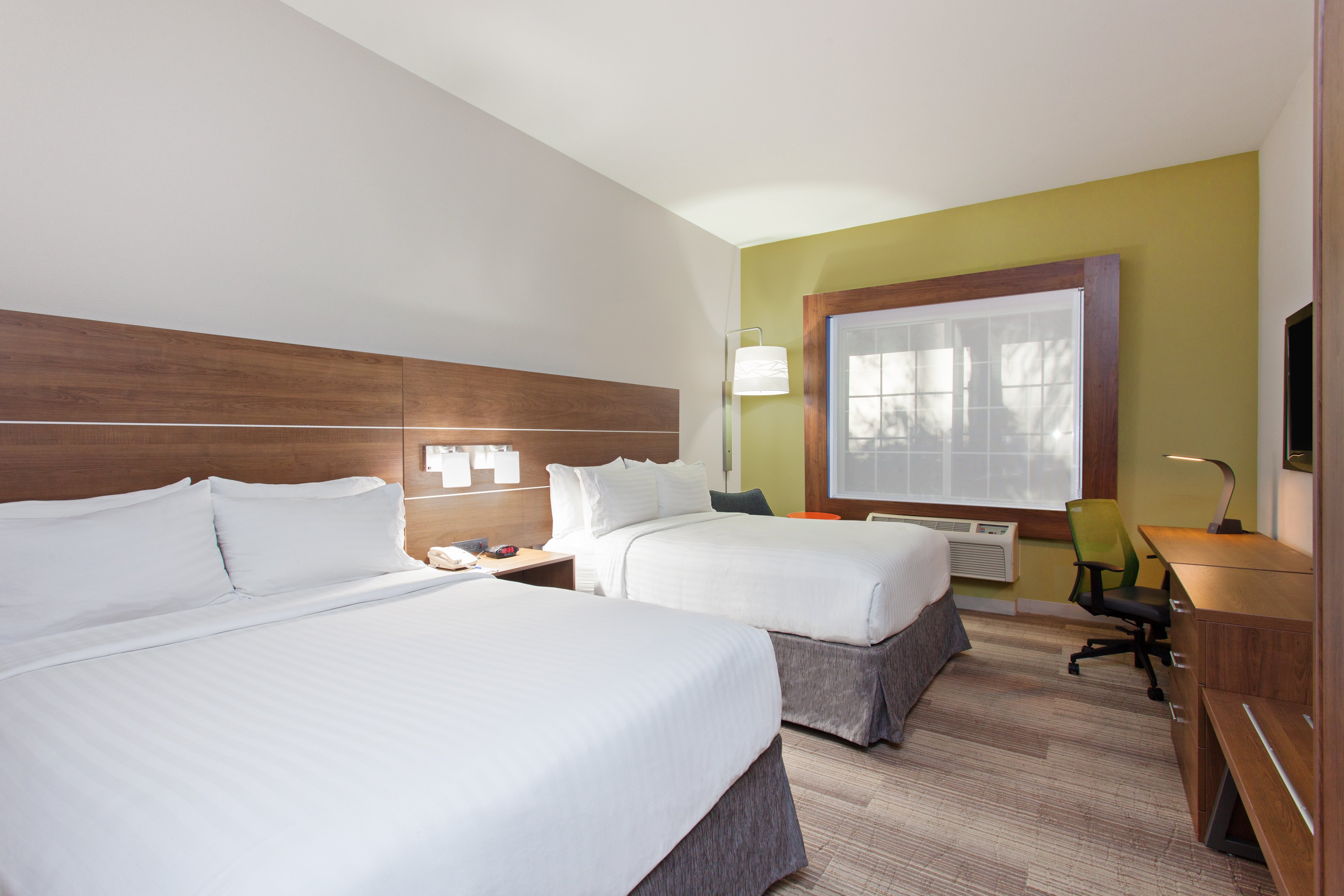 holiday inn express and suites corona by ihg
