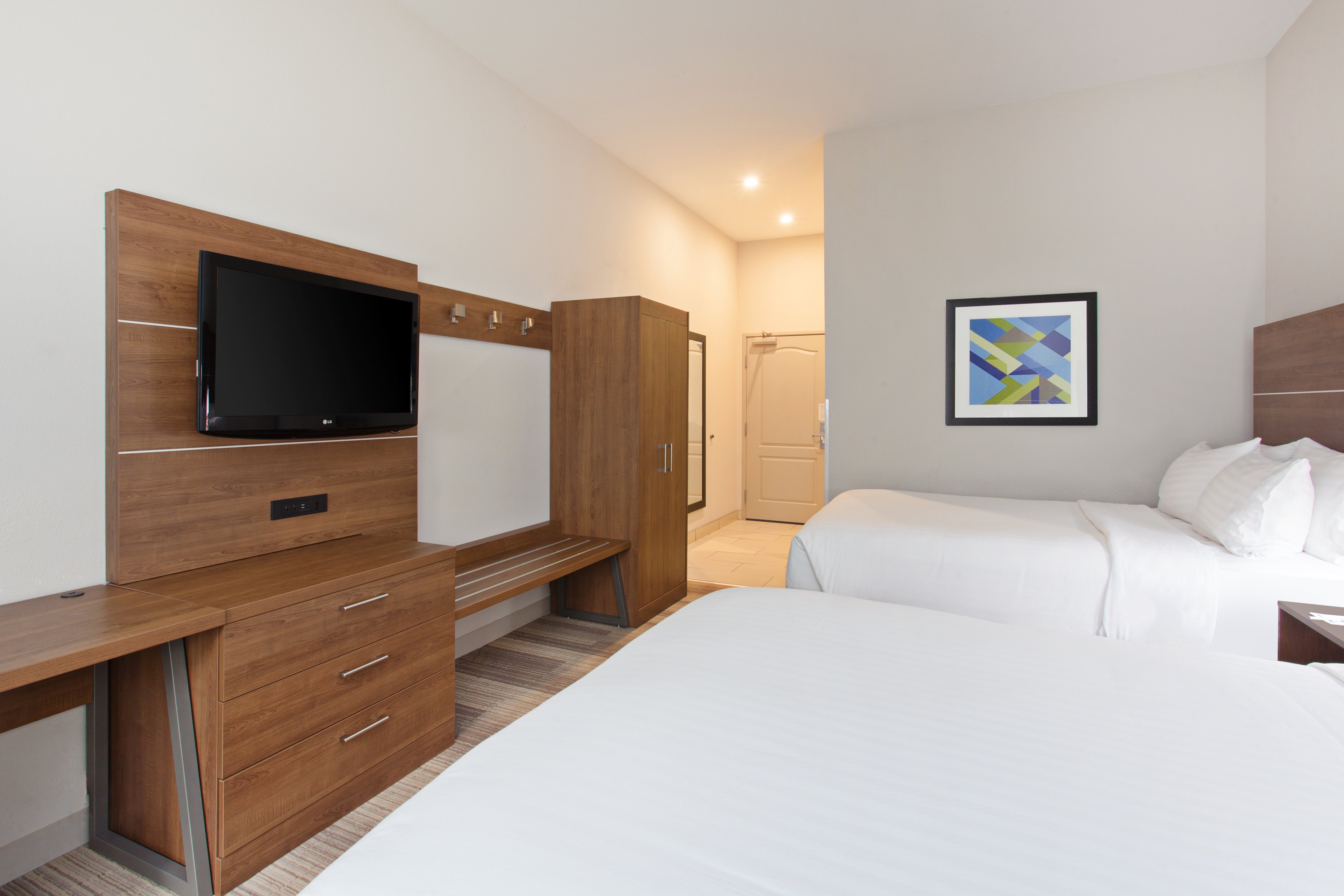 holiday inn express and suites corona by ihg