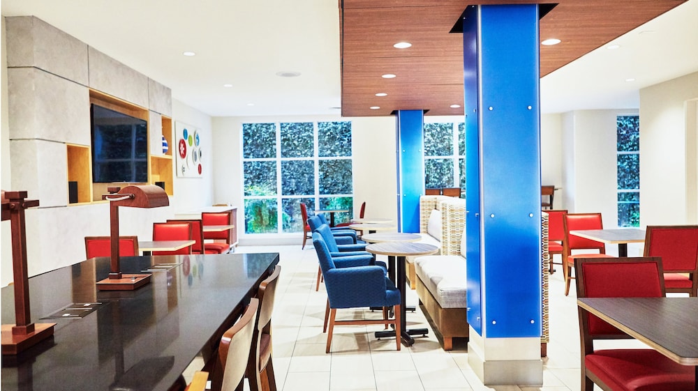 holiday inn express and suites corona by ihg