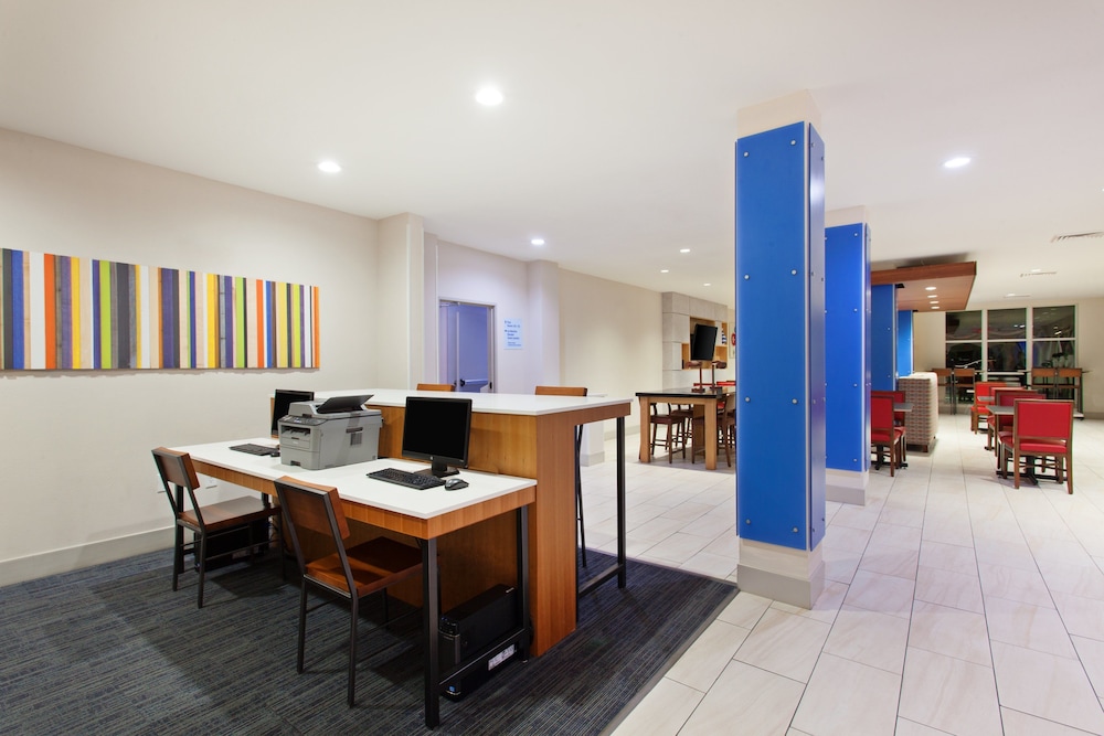 holiday inn express and suites corona by ihg
