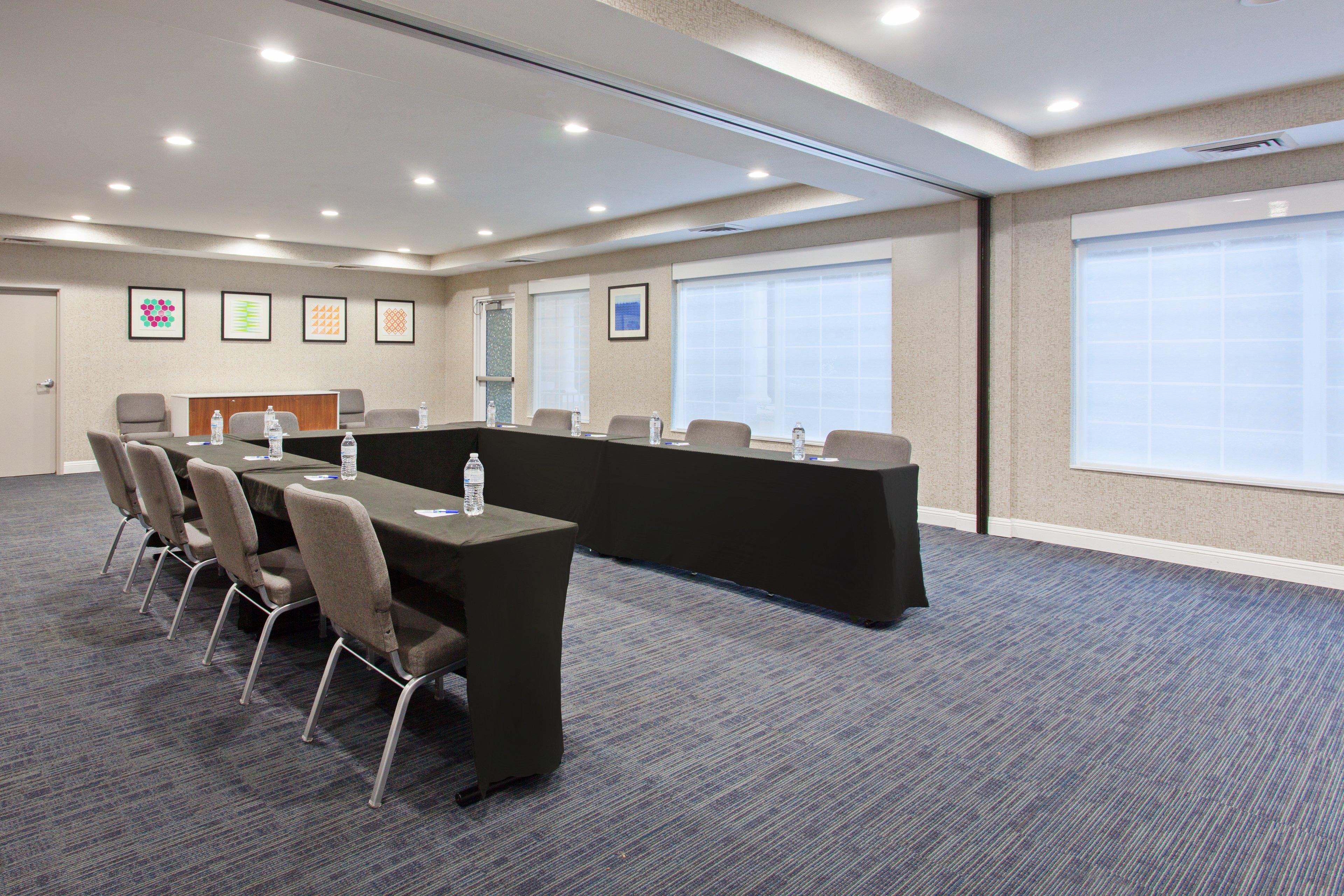holiday inn express and suites corona by ihg