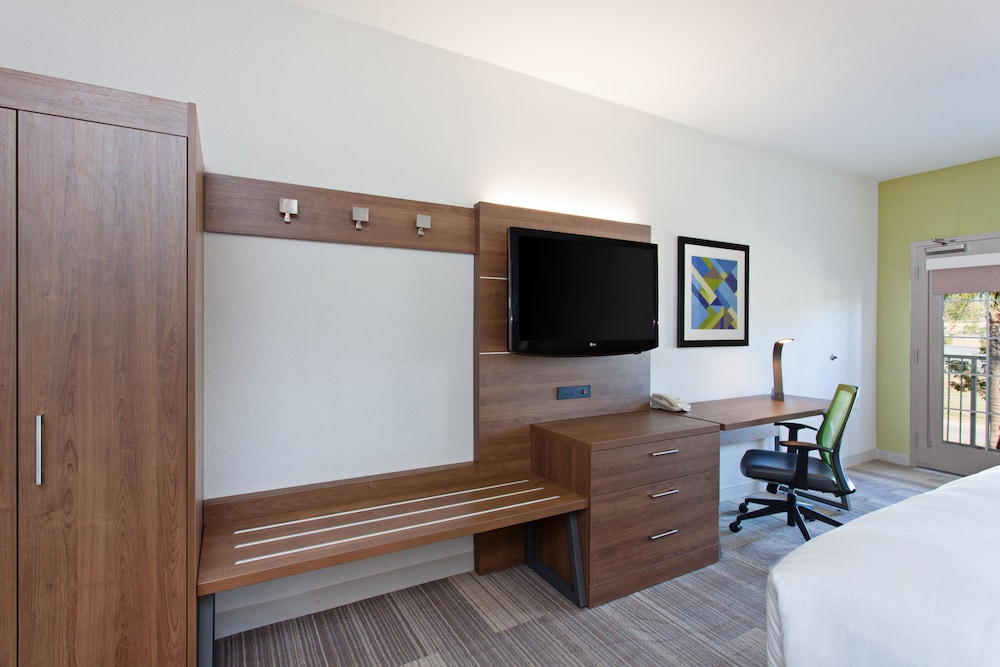 holiday inn express and suites corona by ihg