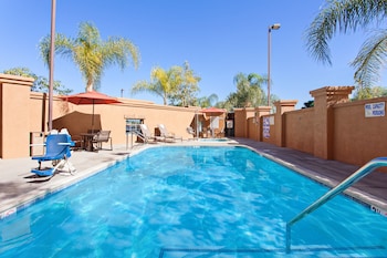 Holiday Inn Express & Suites Corona By Ihg,Norco>>Corona,3 star