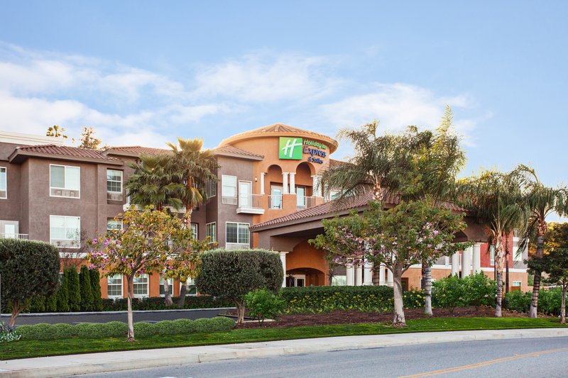 Holiday Inn Express & Suites Corona