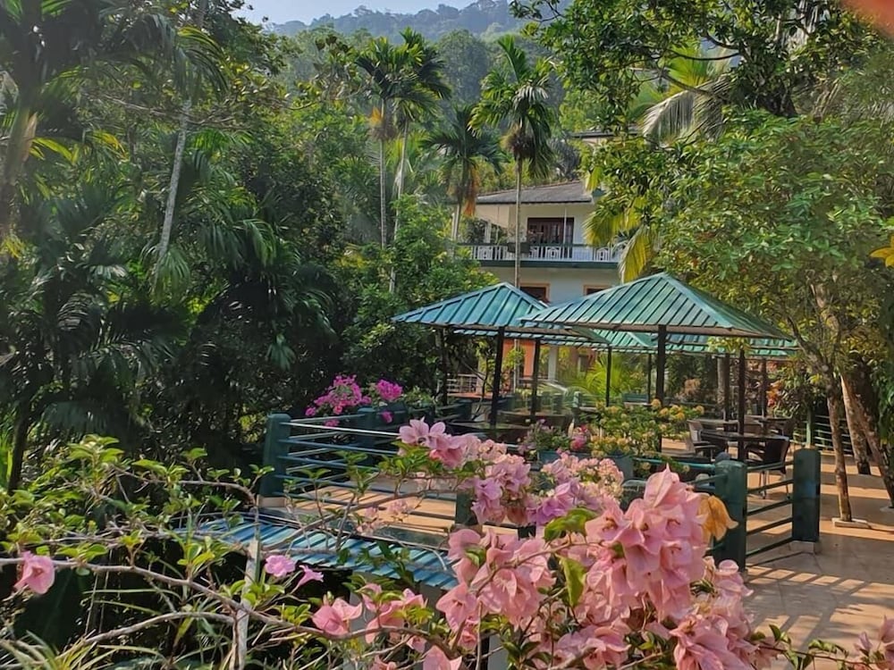 sinharaja park hotel