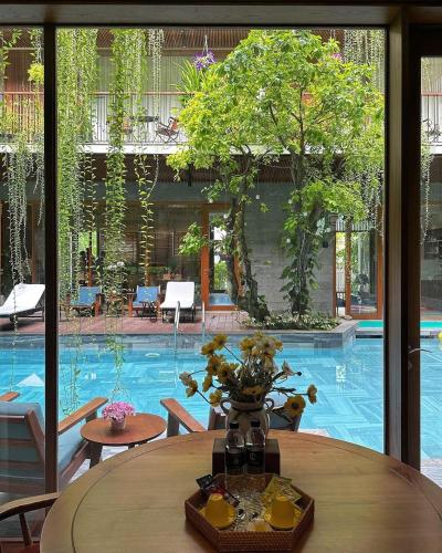 tam house villa hotel pool view room