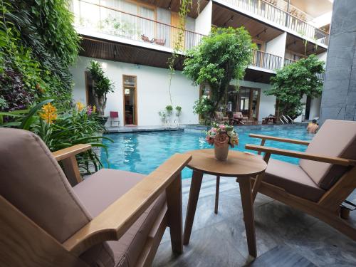 tam house villa hotel pool view room