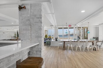 The Cove At Rockport Hotel,,2 star