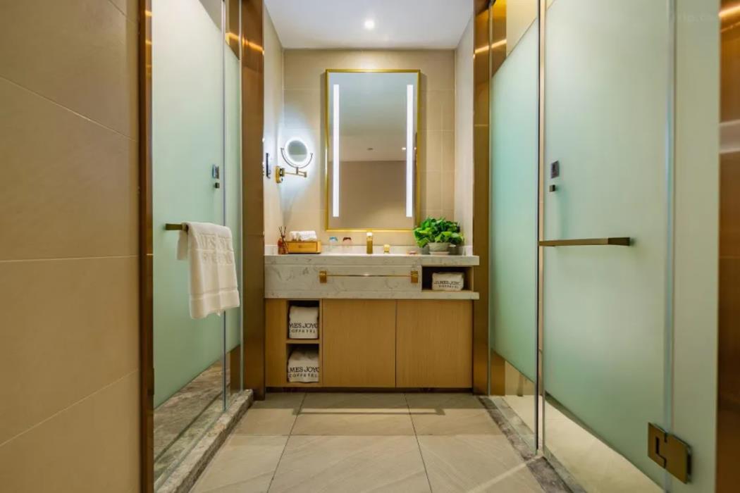 james joyce coffetel chengdu huayang convention and exhibition center haichang polar aquarium
