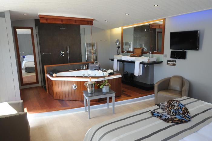 elegance suites hotel