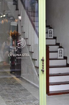 la luna otel cunda