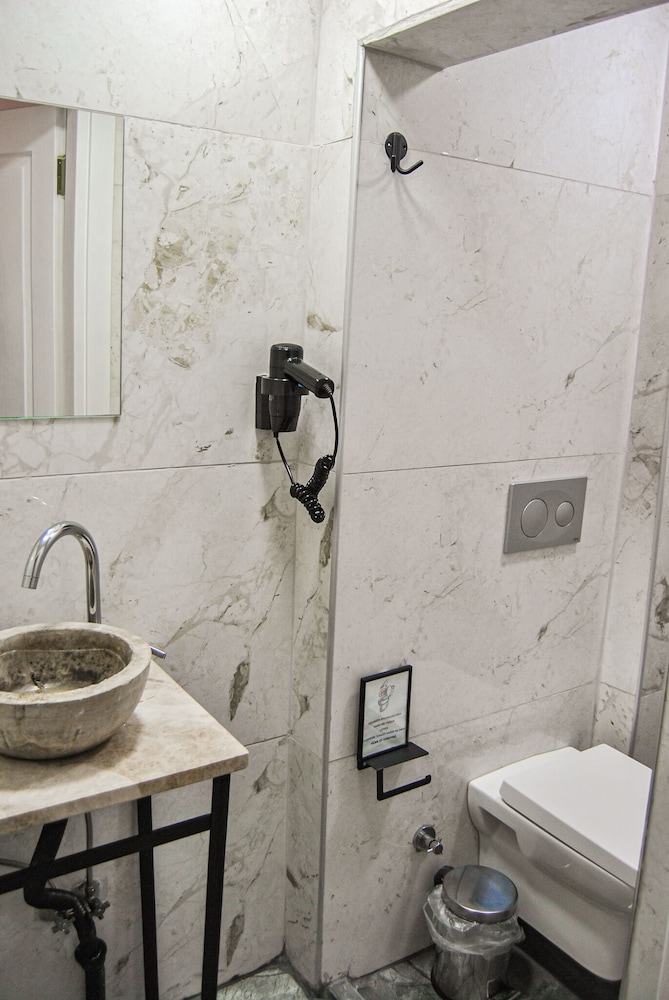 la luna otel cunda