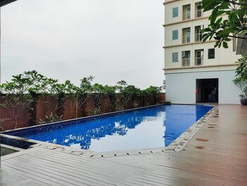 simply look studio tamansari mahogany karawang apartment