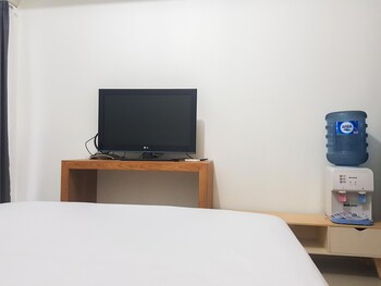 simply look studio tamansari mahogany karawang apartment