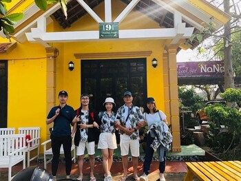 nana lee homestay and restaurant