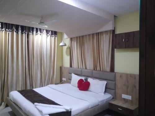 la platina premium suites near puri sea beach