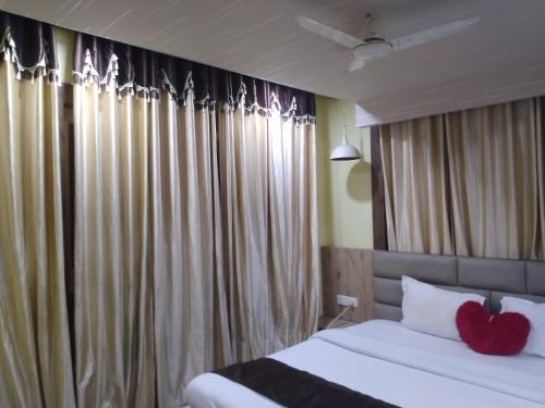 la platina premium suites near puri sea beach