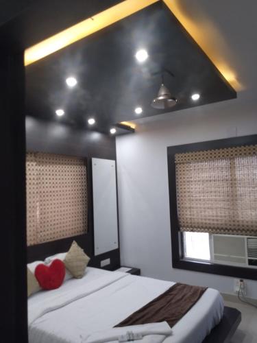 la platina premium suites near puri sea beach