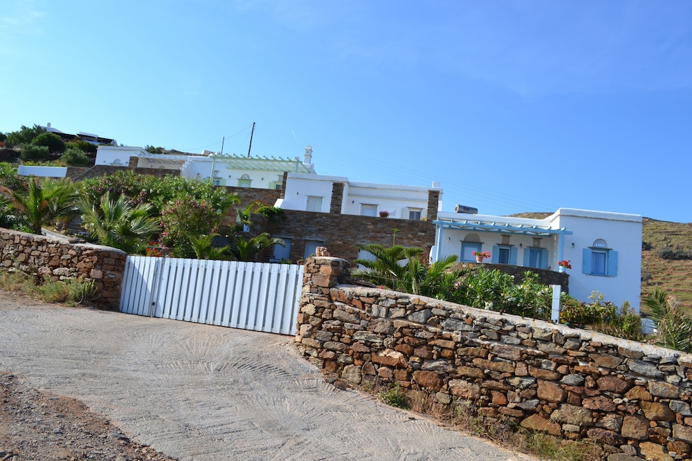 tinos