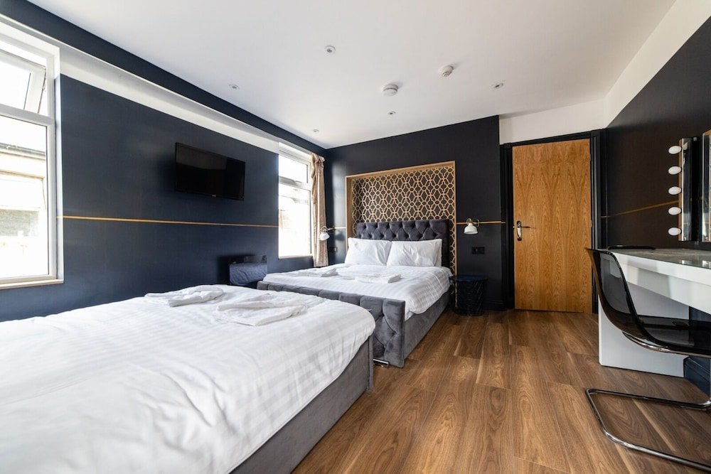 hollywood suite sasco apartments