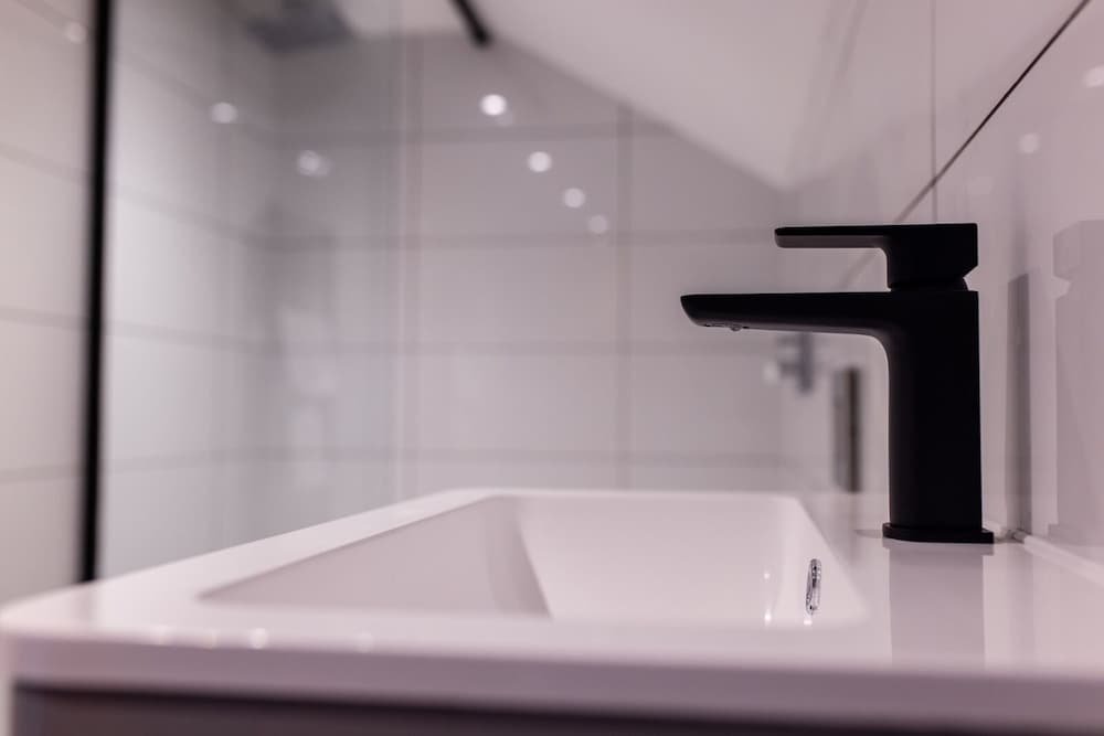 hollywood suite sasco apartments