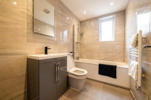 hollywood suite sasco apartments