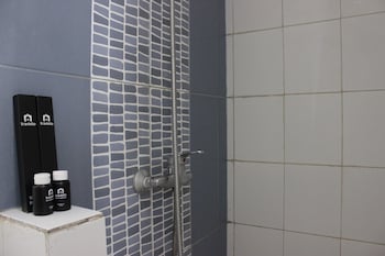 spacious studio room at the jarrdin cihampelas apartment