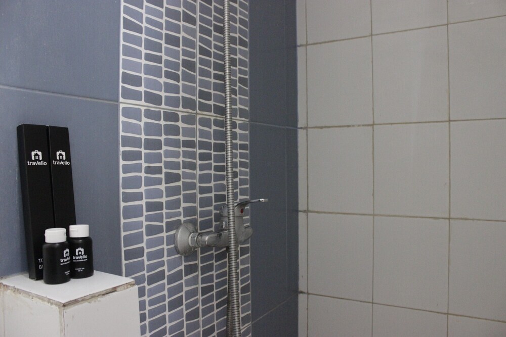 spacious studio room at the jarrdin cihampelas apartment